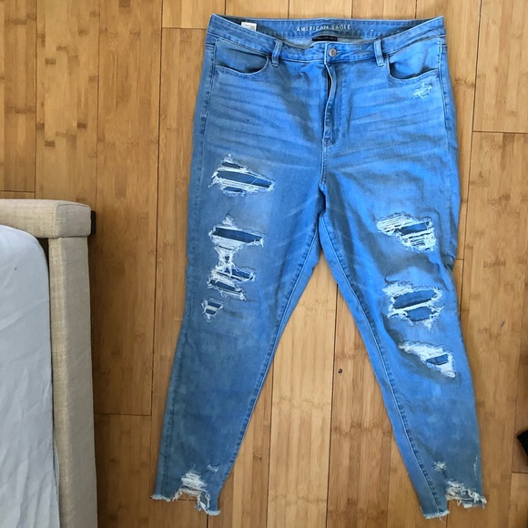 American Eagle Outfitters Denim - Cute distressed American eagle jeans size 18
